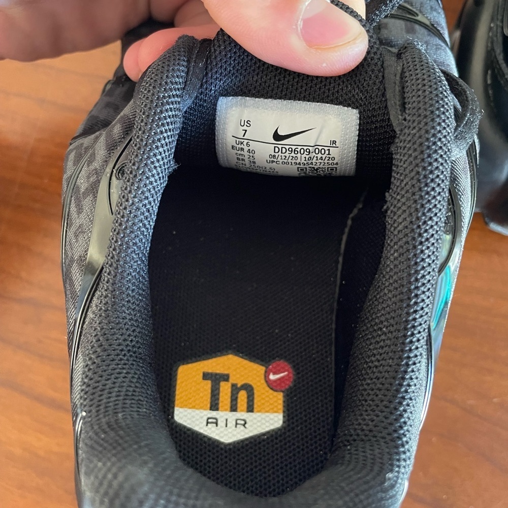 Nike Air Max Plus TN Black Gold Mens 7 Womens 8.5 DD9609-001 no box - Picture 5 of 6